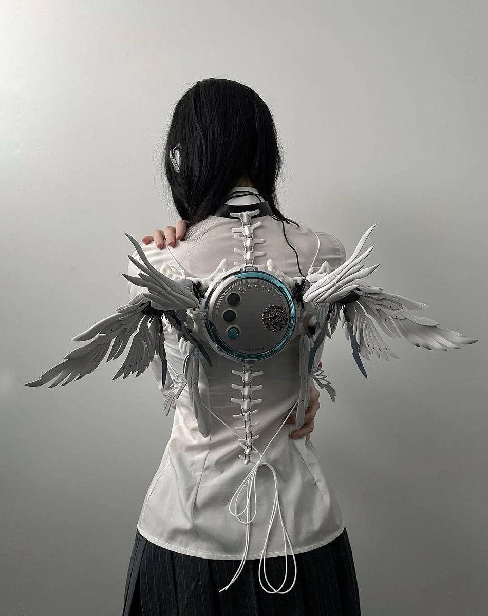 solisolsoli's tweet photo. Winged CD Player · yunmago https://t.co/EKaAwfnIQm