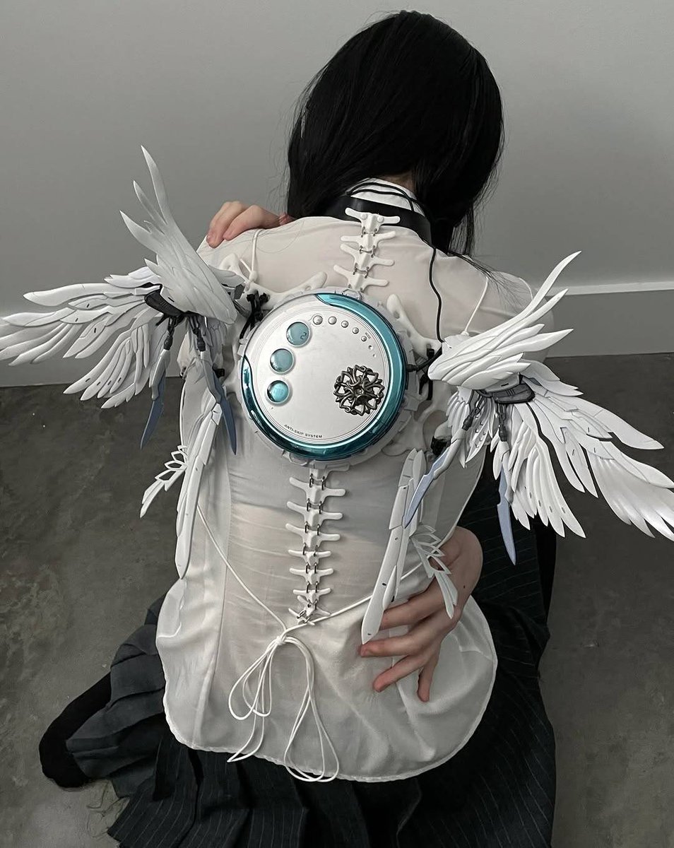 solisolsoli's tweet photo. Winged CD Player · yunmago https://t.co/EKaAwfnIQm