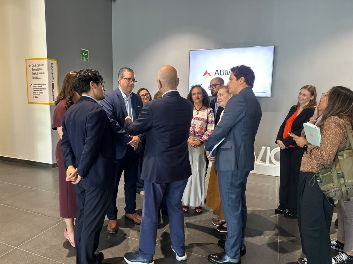 comar_sg's tweet photo. @BarhamSalih @xade_mm @SEGOB_mx @arturomedinap @AcnurMexico La jornada ofrece una oportunidad para conocer experiencias de integración laboral y dialogar con autoridades, empresas, organizaciones de la sociedad civil y, sobre todo, con las personas refugiadas que construyen sus proyectos de vida en la entidad. https://t.co/840VPZSPoi