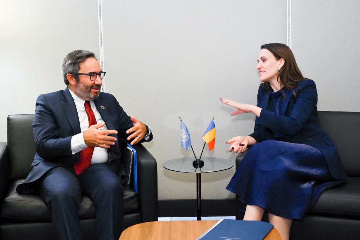 oana_toiu's tweet photo. România a primit încrederea celorlalte țări pentru a exercita anul acesta rolul de Președinte al Boardului Executiv al agențiilor ONU (UNDP/UNFPA/UNOPS) și săptămâna ONU a inclus întâlniri pentru a consolida această muncă.

Rolul@UNOPS în securitatea maritimă globală este strategic 🇷🇴🇺🇳

Discuția cu Jorge Moreira da Silva (@UNOPS_Chief), Director Executiv, a abordat

Securitate maritimă extinsă: Analiza provocărilor din Marea Neagră și discuțiile diplomatice care să susțină un moratoriu al atacurilor, pentru a reda siguranța navigației și comerțului, în special cu grâne, precum și protejarea aprovizionării necesare pieței de energie, un obiectiv important pentru România la UNGA. 

Rolul UNOPS și efortul prin Task Force-ul ONU pentru Strâmtoarea Ormuz, pentru a crea mecanisme tehnice și platforme de monitorizare pentru tranzitul umanitar sigur (îngrășăminte/mărfuri critice) pentru a preveni o criză alimentară globală.

Am reafirmat susținerea României pentru multilateralism și Inițiativa #UN80, în care am fost implicați semnificativ prin Misiunea României la ONU. 

Am discutat despre experiența experților români și a organizatiilor noastre și implicarea în proiectele de dezvoltare, precum și despre un seminar de informare și pregătire la București pentru a facilita asta.  

#RomaniaUN #Security #StraitOfHormuz #BlackSea #UNOPS #UN

@RomaniaUN_NY