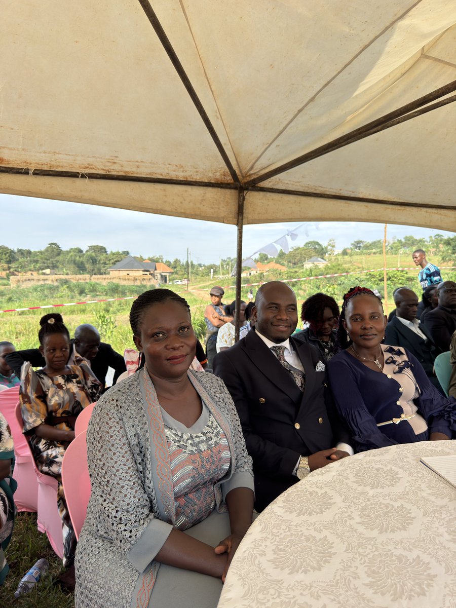 ZambaaliBulasio's tweet photo. I attended the Thanksgiving celebration of LC1 Chairman of Kibungo, Joel Kabanda in Gombe Division. @nansanamc I congratulated him and his committee, while reminding them that leadership is about serving people, not sitting in offices.
I urged them to be vigilant on land matters: never sign a land agreement more than once, always verify documents and ownership, and exercise good judgment before making decisions that can affect our people #Zambaali