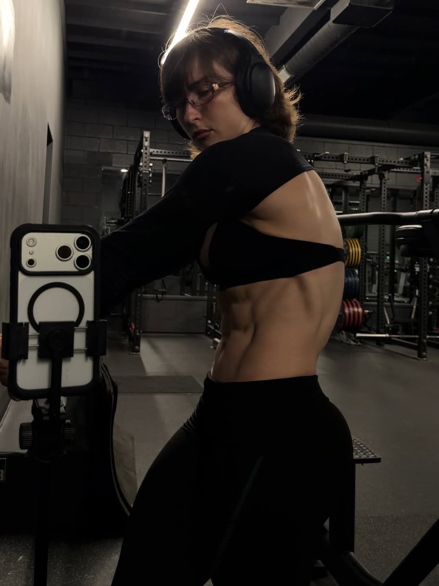 leanbeefpatxov3's tweet photo. Back, bicep, little bit of shoulder workout.

Fit   dc BEEF
Fueled by   dc BEEF
dc BEEF

Lat pull down 3x8-12
Chest supported row 3x6-8
Rear delt fly 3x15-20
Lateral raise 3x12-15
Bicep curl 3x10-12
Back extension 3x12-15 https://t.co/Qlxuv03UGL