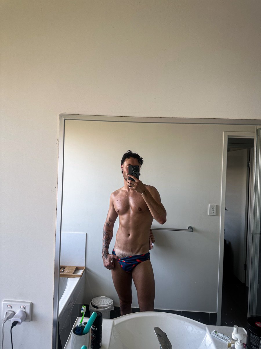 Chadman96love's tweet photo. Budgie weather 🌞

https://t.co/moS9nA1cHO

#speedos #budgies #onlyfans #OF #bwc #tanlines #cashmaster #findom #alpha #bulge #pubes https://t.co/rCBxhBIxO1