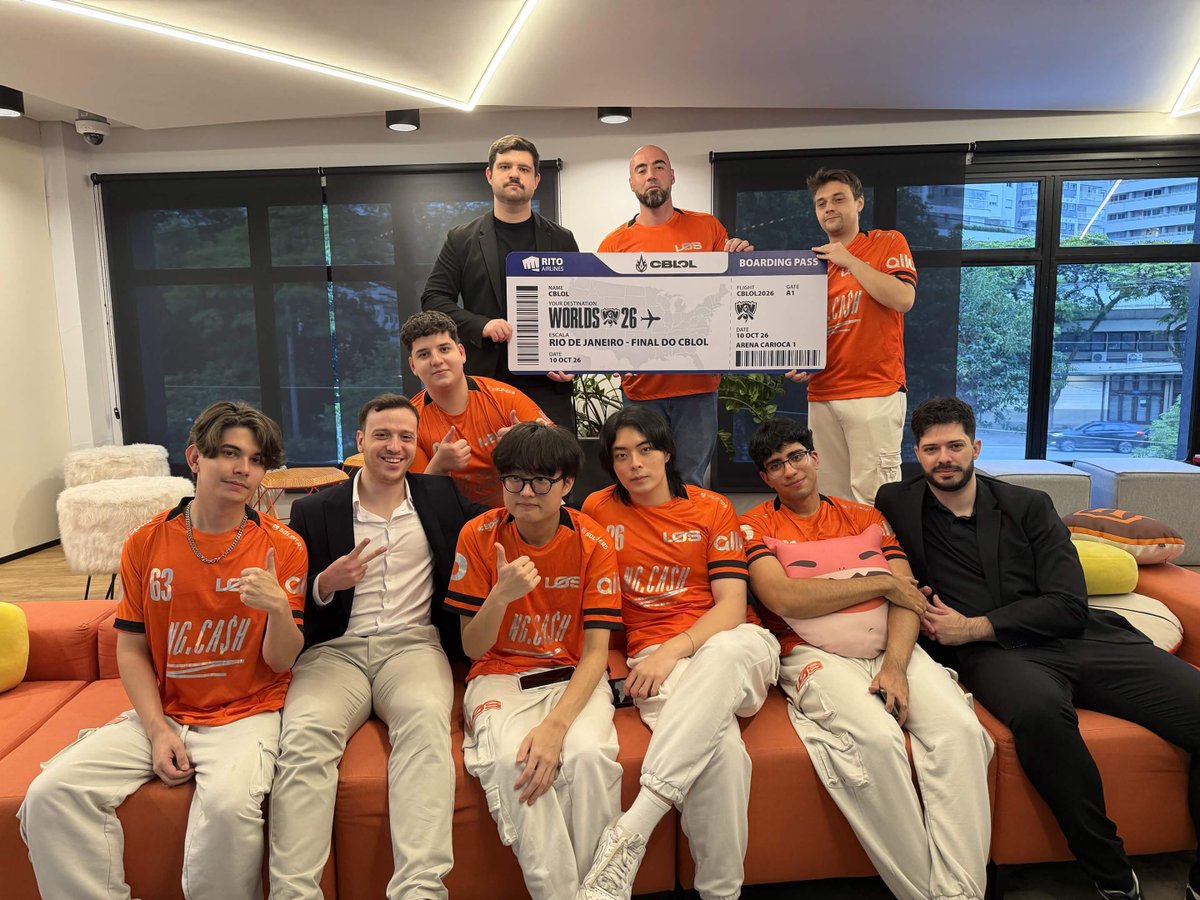 LoLEnatron's tweet photo. Words secured ✅️
Finals secured ✅️
Now we have to play promotion tournament in 2 days and show more strategies before our finals...

Jokes aside great resilience and focus these last two weeks to win these series and overcome our weaknesses. Looking forward to our finals and worlds after! #goLos