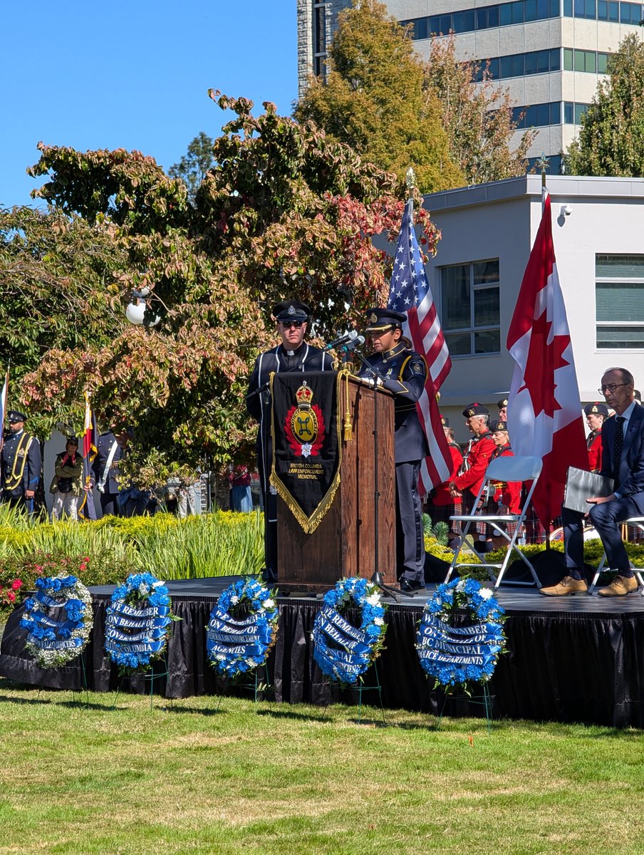 BCLEMemorial's tweet photo. Representing #BC Federal Law Enforcement, is @CanBorder @CanBorderPAC District Director West Coast &amp; Yukon, Lucky Paul.

#HonourThe135 #NeverForget #BCLEM  
#AHeroRememberedNeverDies #CBSA https://t.co/sbW9IreDL0