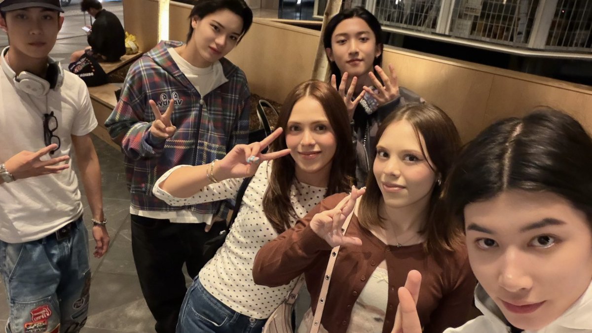 NotesZoe's tweet photo. Still can’t believe I got to meet Lngshot in LA 🥹 Thank you so much for being so sweet and for this beautiful opportunity! 🤍 https://t.co/x4rg4i8xcC