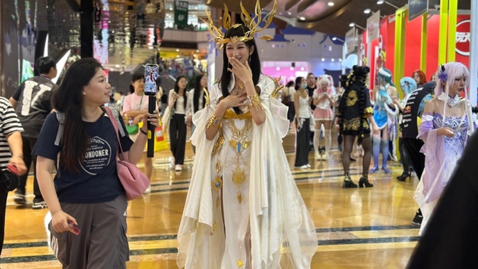 Tempestrly's tweet photo. Primera vez en el Comic Con de la ciudad! Conocí artistas geniales, compré productos exclusivos y me encontré con fans de todos mis animes favoritos. Una experiencia inolvidable, volveré ao que viene! https://t.co/ukNYZwKHie