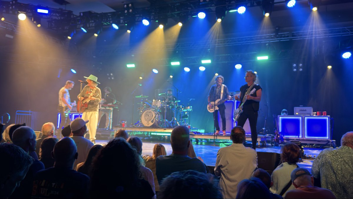 POConnor1969's tweet photo. @dangerousdrocks @Anthrax @Scott_Ian @theroxy @OzzysBoneyard I saw Collective Soul last night at Talking Stick Resort in Scottsdale. I remember you saying you saw them a few months back. Great band. Always loved their music. https://t.co/vuv5ivN7ai