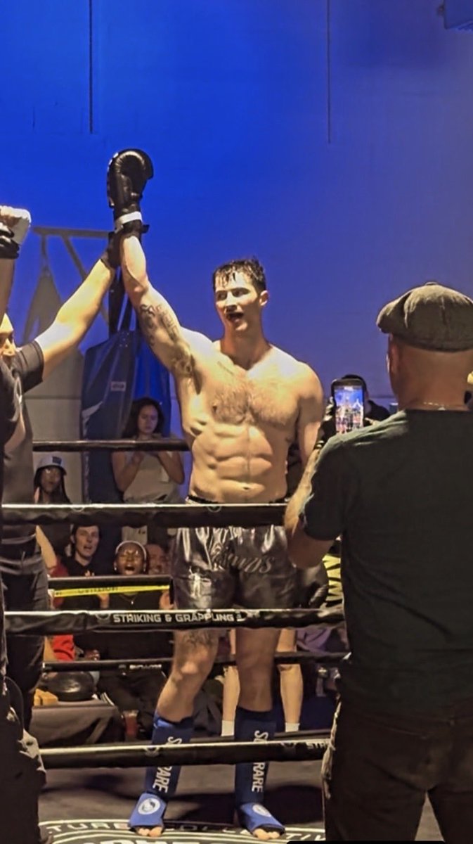 nashd98's tweet photo. In the ring / in my room https://t.co/ayiiC4nUkP