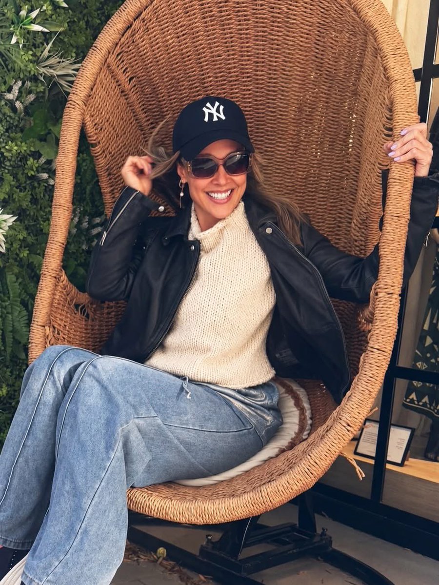 officialfey's tweet photo. Sunday Vibes😎☀️✌️ https://t.co/9VygcRCEKa