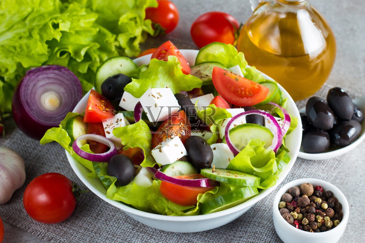 LakeishaGer2d's tweet photo. Para tu próxima ensalada mediterránea, compra tomates cherry, pepino fresco, queso feta y aceitunas. Solo ingredientes naturales y sabrosos! https://t.co/7XfxWTDWTd