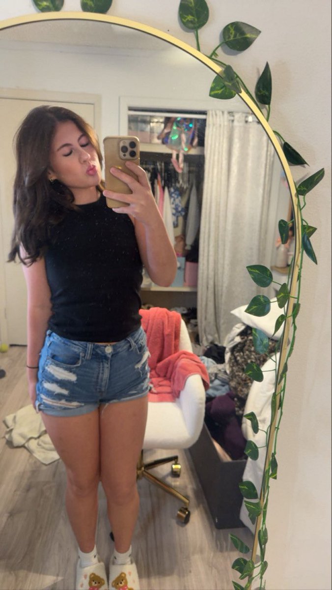 Idkaavf's tweet photo. Sexy slut has a fuckable face https://t.co/yItANxmm7N