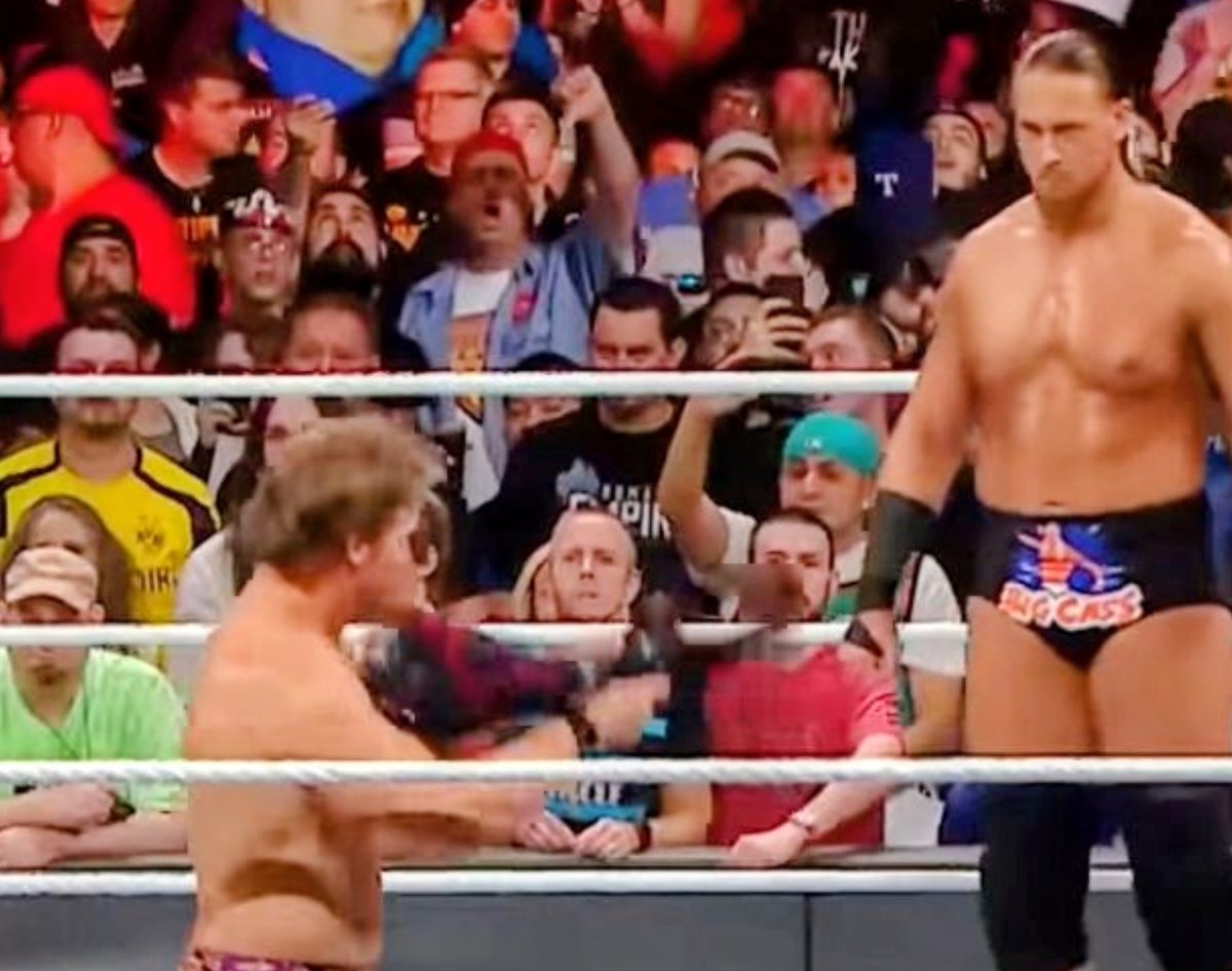 TheBalorClubGuy's tweet photo. Rick had the best signs at WWE shows hands down, I sat next to Rick at the 2017 Royal Rumble in San Antonio and I marked out. He was such a cool guy.
My condolences to his family and friends. Rest In Peace to the WWE Sign Guy 🙏 #WWESignGuy https://t.co/ZIQ5GTTLtX