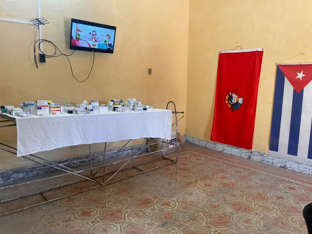 UJCdeCuba's tweet photo. 🇨🇺 Como parte del proyecto Farma Joven, de la #RedJuvenilComunitaria, realizamos una feria de medicamentos en el municipio 10 de Octubre.

 En esta ocasión, brindamos asistencia, con una mirada objetiva, a 33 personas vulnerables de dos de los nueve Consejos Populares.
#UJCdeCuba https://t.co/2hegaYcP8i