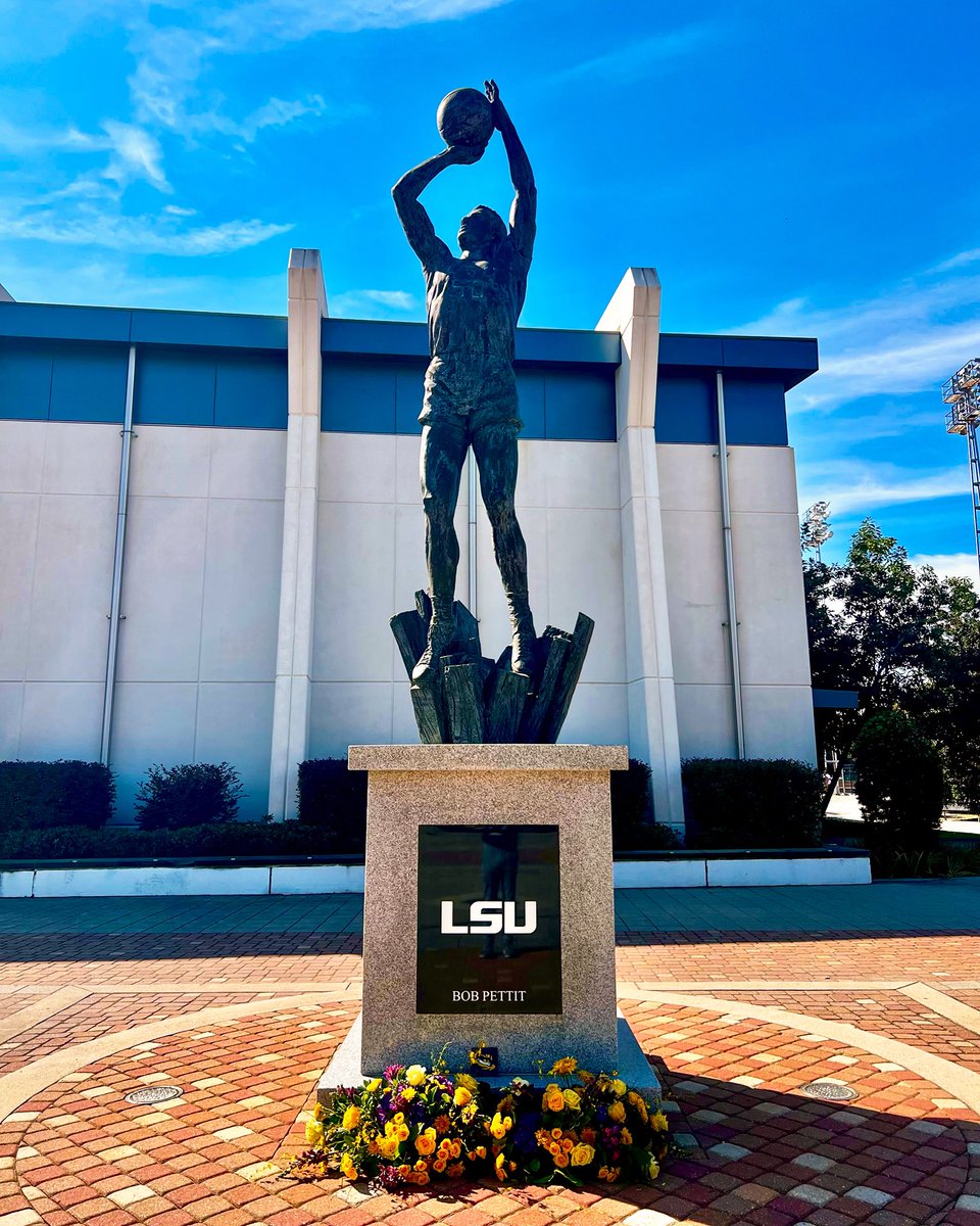 LSUBasketball's tweet photo. 💜💛 https://t.co/POpAzWvaA3