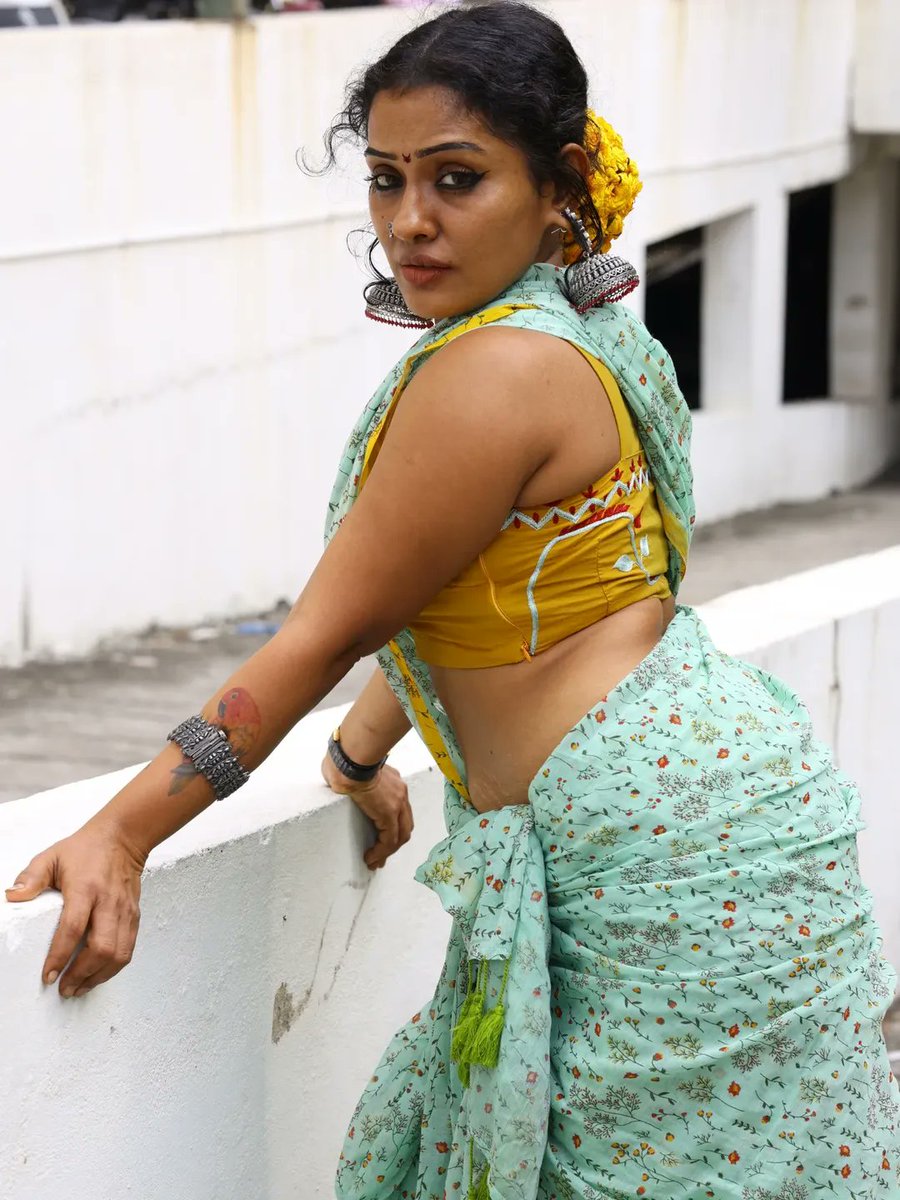 Johnijoss's tweet photo. My ex's mom was almost similar as Lakshmi...

With dusky body, skintone, lust in faceAnd i told my ex gf ,your mom is so sexy my dick gets hard for her..

She : your pervert,  she is my mom . Don't look her with that intention. 

Her mom is the one of the reason for our break up. https://t.co/54RGOTDY6w