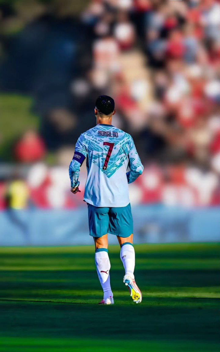 x_reginaxoxo's tweet photo. We all agree that Ronaldo is the goat rii? 👑🐐❤️ https://t.co/MGDIRhWh9d
