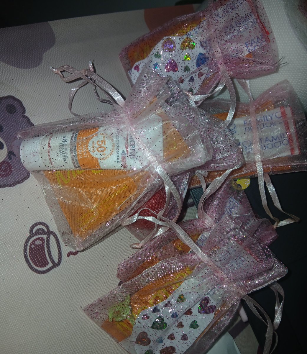 hendekit's tweet photo. las odio armis pero el día del concierto las voy a cuidar con magnesol, curitas y bloqueador https://t.co/9TrYvmNP1E