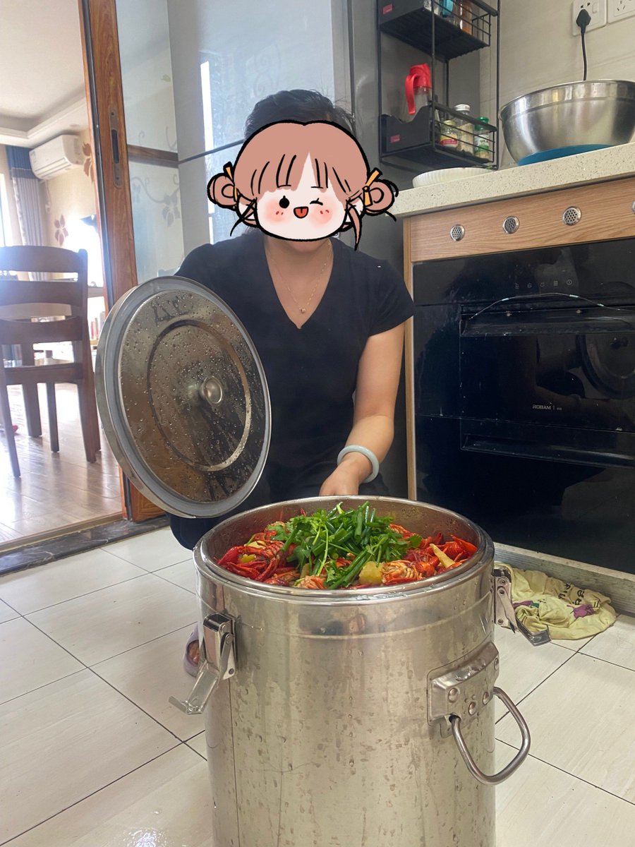 candanceStk2x's tweet photo. Acabo de organizar el armario de la cocina y encontré esas latas de conserva que hace meses buscaba, qué sensación de orden! https://t.co/xC1oFoL67z
