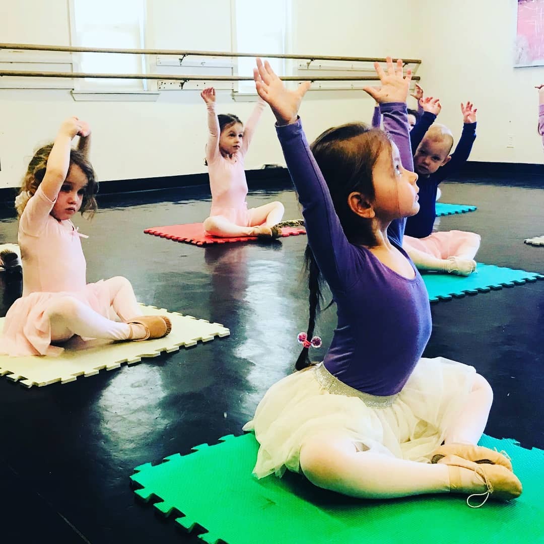 BrightonBallet's tweet photo. ❤️ Playful learning provides #children with the #opportunity to #explore, #experiment, and #discover new things https://t.co/NvlCOfgg52
#PlayfulLearning #MommyAndMe #dancing #EarlyEducation #CUNY #dance #danceclass #Kingsborough #SouthBrooklyn #ballet #preballet #🩰 https://t.co/FAqIlJlCHl