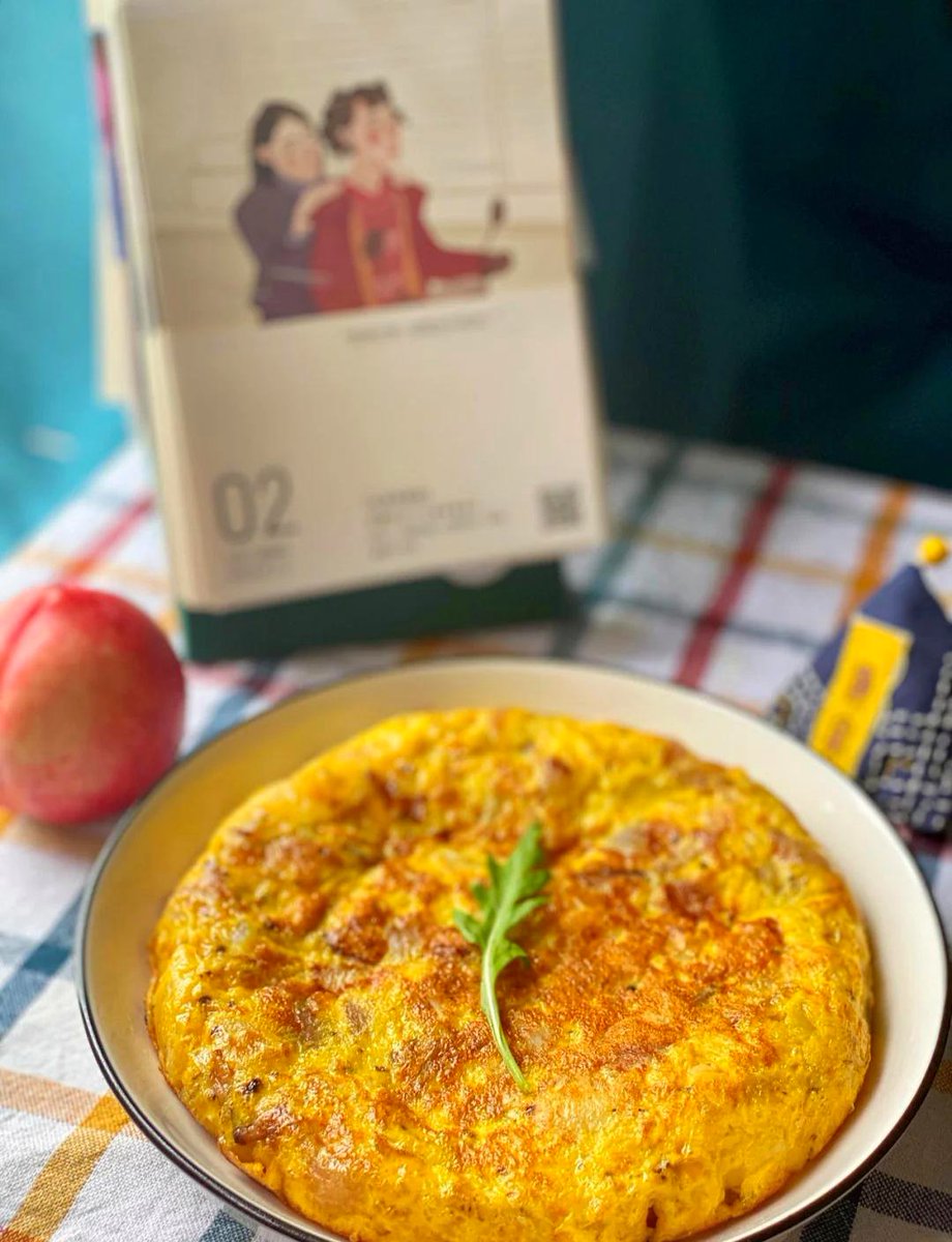 Kristianzk8w's tweet photo. Una tortilla de patatas recién hecha, el sabor casero que reconforta el alma.， https://t.co/z4mGF4HzVa