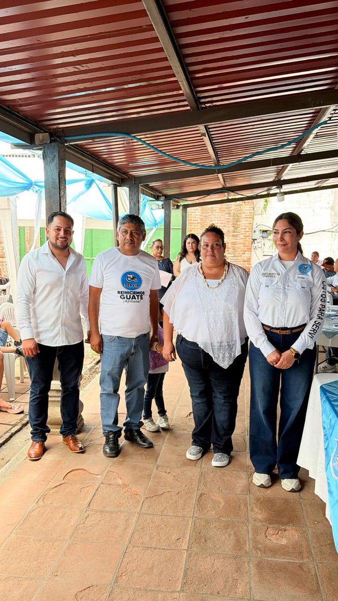 RamonHernande23's tweet photo. Profesor José Abraham Zimeri toma el  control de SERVIR en Amatitlán 

Este domingo se llevó a cabo la asamblea municipal del Partido Político SERVIR en el municipio de Amatitlan donde eligieron a sus autoridades municipales 

Los asambleístas eligieron para la coordinación municipal al Profesor Josué Abraham Zimeri García, quien será el encargado de la coordinación del proceso de organización en Amatitlan y también, de promover los principios, valores y la formación ciudadana desde la visión del Partido Servir.

Los asambleístas también eligieron a dos representantes ante la asamblea Departamental de Servir en el Distrito Guatemala.

La Licenciada Leslie Lemus y el Ingeniero Simon Cabrera, Secretario Departamental de Servir, fueron los encargados de acompañar el proceso Municipal. 

"La participación política en las sociedades tiene sentido si el objetivo es SERVIR a los ciudadanos, no hay otro camino" remarcó en su intervención el Ingeniero Simon Cabrera.

Por su lado la Licenciada Leslie Lemus señaló la importancia de la participación política de jóvenes y especialmente las mujeres, "Servir es la unión de muchos guatemaltecos que queremos ayudar a resolver los problemas de los guatemaltecos, las puertas están abiertas de par en par para que vengan y participen con nosotros", remarcó.
#PartidoServir #Amatitlam #Metroredes