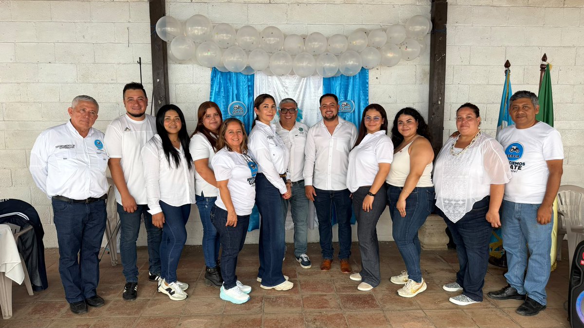 RamonHernande23's tweet photo. Profesor José Abraham Zimeri toma el  control de SERVIR en Amatitlán 

Este domingo se llevó a cabo la asamblea municipal del Partido Político SERVIR en el municipio de Amatitlan donde eligieron a sus autoridades municipales 

Los asambleístas eligieron para la coordinación municipal al Profesor Josué Abraham Zimeri García, quien será el encargado de la coordinación del proceso de organización en Amatitlan y también, de promover los principios, valores y la formación ciudadana desde la visión del Partido Servir.

Los asambleístas también eligieron a dos representantes ante la asamblea Departamental de Servir en el Distrito Guatemala.

La Licenciada Leslie Lemus y el Ingeniero Simon Cabrera, Secretario Departamental de Servir, fueron los encargados de acompañar el proceso Municipal. 

"La participación política en las sociedades tiene sentido si el objetivo es SERVIR a los ciudadanos, no hay otro camino" remarcó en su intervención el Ingeniero Simon Cabrera.

Por su lado la Licenciada Leslie Lemus señaló la importancia de la participación política de jóvenes y especialmente las mujeres, "Servir es la unión de muchos guatemaltecos que queremos ayudar a resolver los problemas de los guatemaltecos, las puertas están abiertas de par en par para que vengan y participen con nosotros", remarcó.
#PartidoServir #Amatitlam #Metroredes