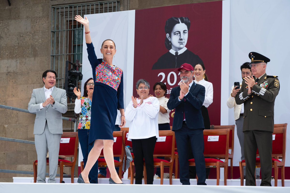 CitlaHM's tweet photo. Esta transformación tiene rostro, tiene historia y tiene corazón: el del pueblo de México 🫶

¡Gracias por su entrega, presidenta @Claudiashein! 

#ClaudiaDaResultados #HonestidadYResultados https://t.co/j7WkHrqNOG