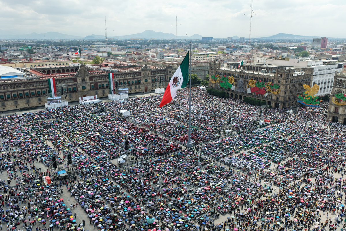CitlaHM's tweet photo. Esta transformación tiene rostro, tiene historia y tiene corazón: el del pueblo de México 🫶

¡Gracias por su entrega, presidenta @Claudiashein! 

#ClaudiaDaResultados #HonestidadYResultados https://t.co/j7WkHrqNOG