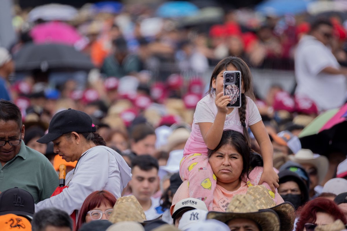 CitlaHM's tweet photo. Esta transformación tiene rostro, tiene historia y tiene corazón: el del pueblo de México 🫶

¡Gracias por su entrega, presidenta @Claudiashein! 

#ClaudiaDaResultados #HonestidadYResultados https://t.co/j7WkHrqNOG