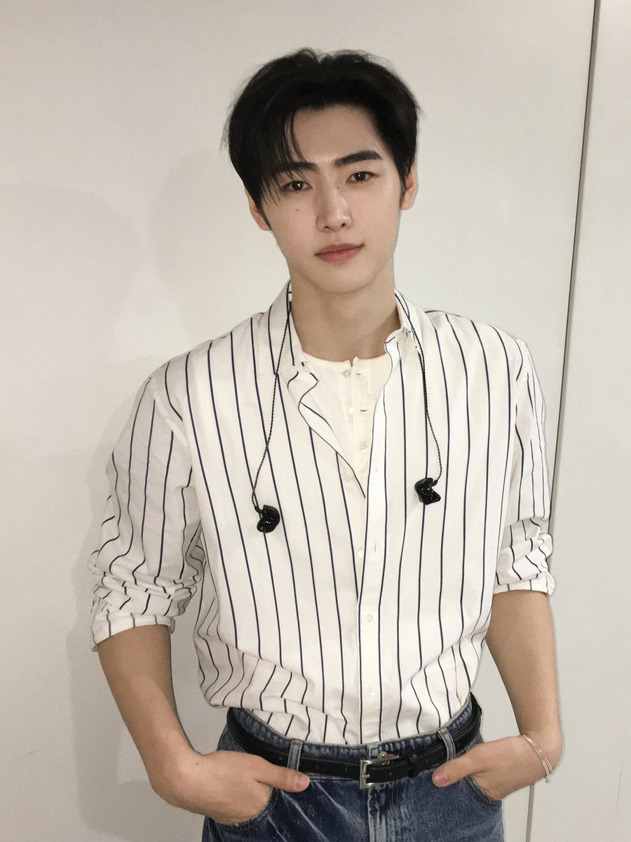 enhystwt's tweet photo. @cottoncanent ㅤ  ᅠㅤ  ᅠ
ㅤ  ᅠ
ㅤㅤ          ᅠ  . 𖥔  ݁ 🦇  eyǝs o𝖕e𝕟ed  𝕚n 
ㅤ   ㅤ              𝖉a𝕣𝑘nǝss  ཿ  ✺  ou𝕣  𝖋𝕚𝑙es 
ㅤ ㅤ                𝒍o͞o𝚔 𓇺 ℌun𝖙ers up𝔡a𝖙e
ㅤ  ᅠ
ㅤ  ᅠ https://t.co/WHqFhVNLVg