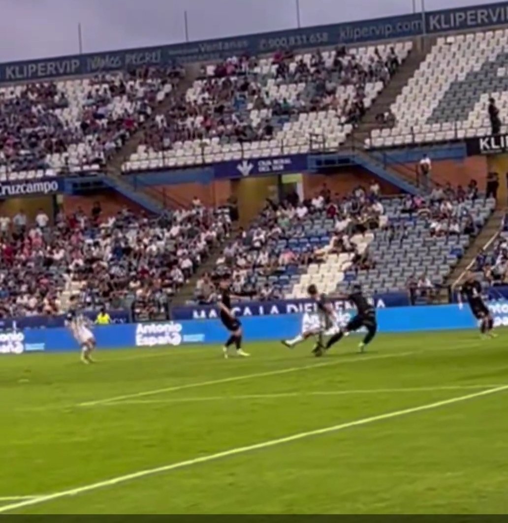 Shaggyweb1's tweet photo. Hoy hemos ganado pero nos han robado, al menos, un penalti...
📹 @LVDColombino #Recre https://t.co/uLhtECzQxR