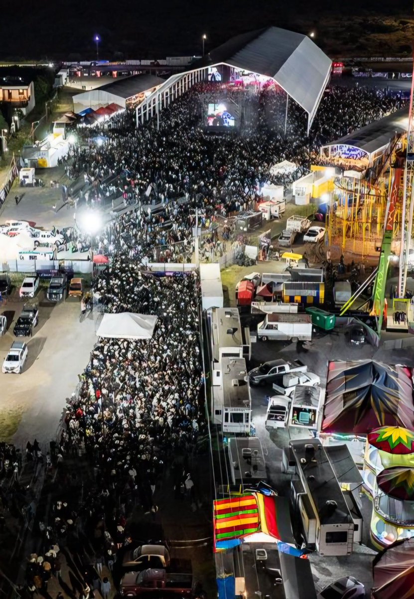 NewsSanmiguel's tweet photo. #COLAPSADOS
📷Así se vio el Libramiento, Bulevar Conspiración, Camino a Alcocer, Salida Real a Querétaro, La Placita y carretera a Los Rodríguez, quedaron rebasados por la gente que buscaba llegar anoche a la #Feria de San Miguel de Allende
#SanMiguelDeAllende #FeriaSMA2026 https://t.co/iF7eqh4KYG