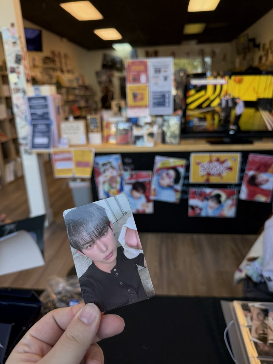blueejayengene's tweet photo. harua secured at @12KSTShop in Concord‼️‼️‼️😖❤️ 

@andTEAMofficial @hello82official #andTEAM_Release_Event #hello82 #82giveaway https://t.co/Odaizzmi6q