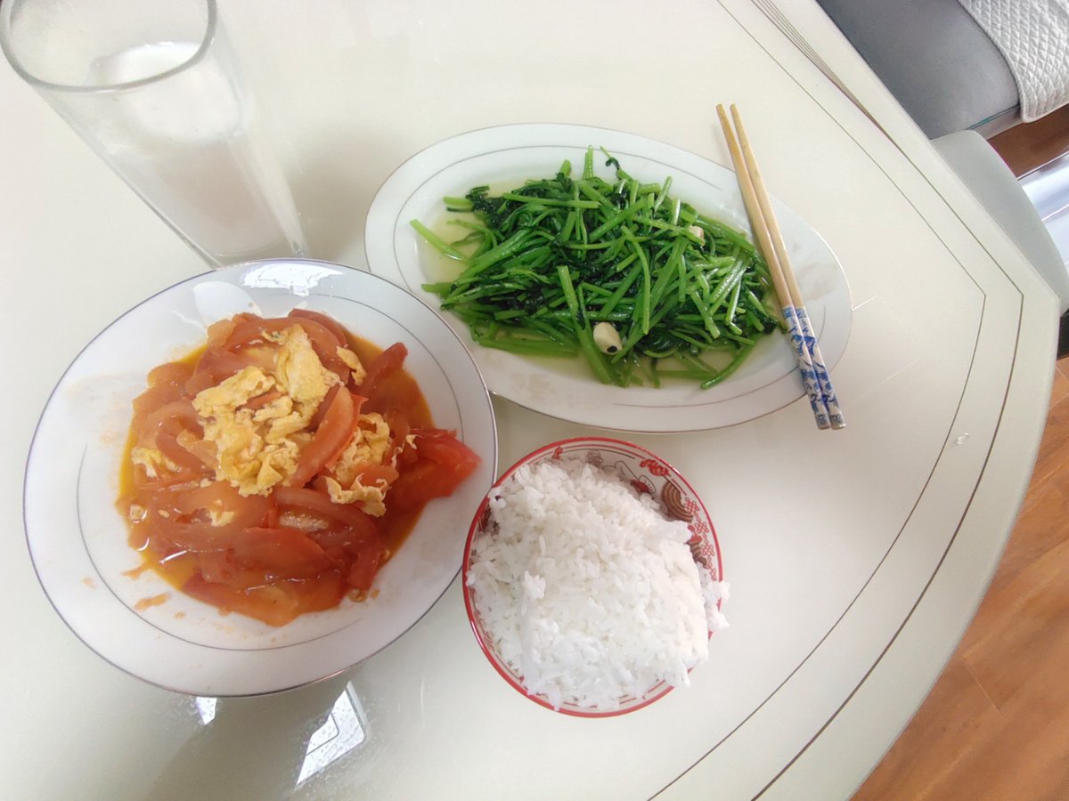 RoseannaLog1's tweet photo. [From eating instant noodles every night to cooking veggies + rice on weekdays, small daily wins hit different  Feeling way lighter these days!]， https://t.co/eXhXO70aBf