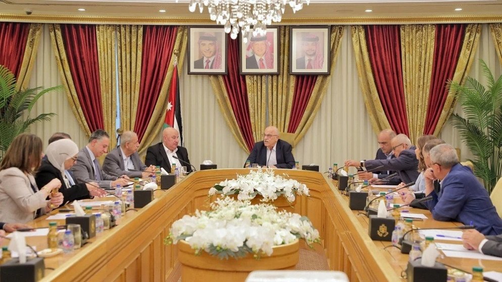 Jo_0now's tweet photo. من التفاهمات إلى مشروعات على أرض الواقع 🇯🇴
الحكومة تبدأ متابعة مخرجات الزيارة وتحويل الفرص والتفاهم��ت إلى برامج ومشروعات ��قتصادية واستثمارية قابلة للتنفيذ بما يعزز العلاقات الاقتصادية بين البلدين ويدعم النمو الاقتصادي الوطني https://t.co/WBvfPUjRXx