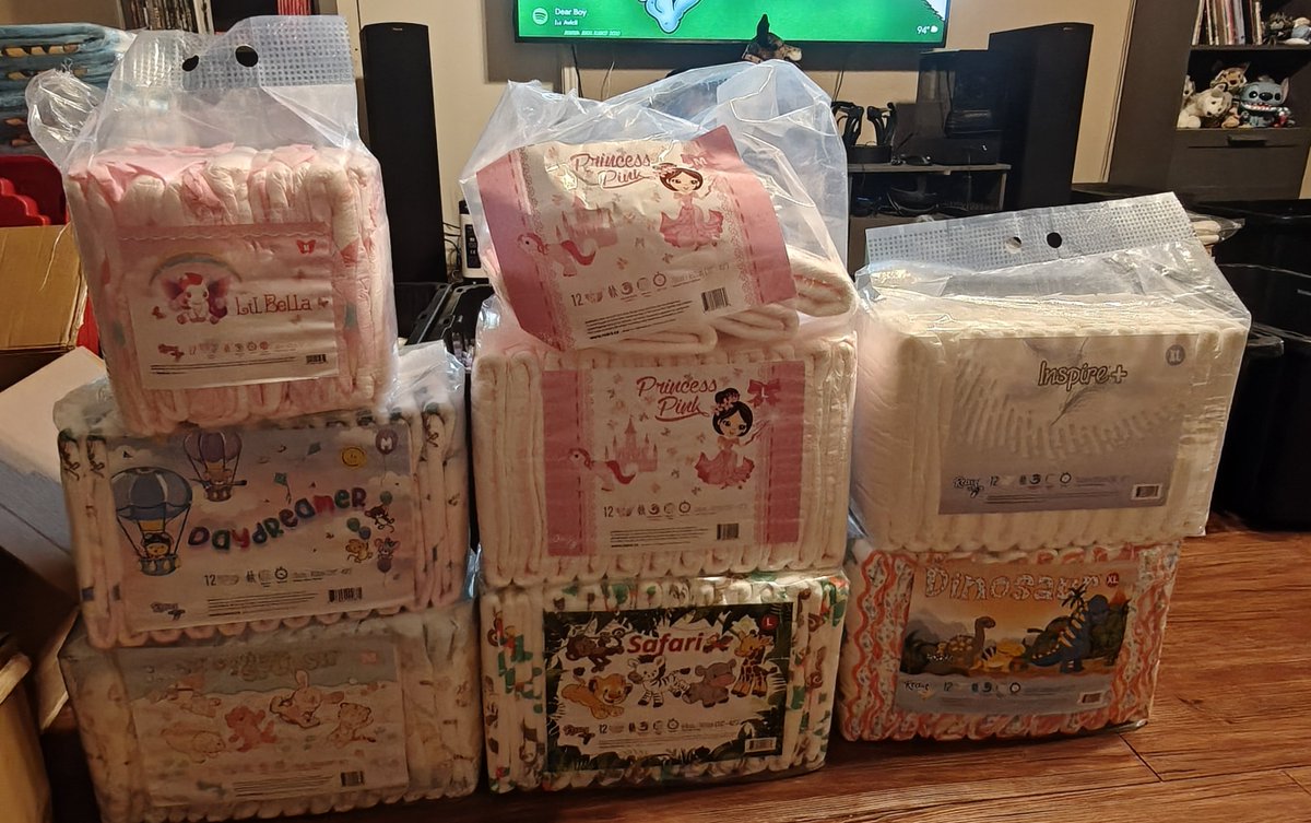 ACAP_ABDL's tweet photo. Some behind the scenes looks at us packing up pamp samples for our meet and greet at ACFI, our team was hard at work with our manager Phil making sure we have enough for everyone!

Huge thanks to @RearzInc @NorthShoreABDL @tykables for their generous donations into our community! https://t.co/Fn5afN7ria