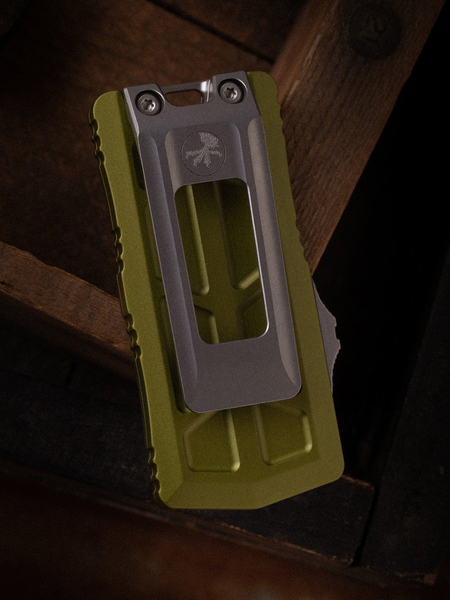 microtechknives's tweet photo. The Exocet® II featuring a stonewashed standard edge Wharncliffe blade housed in an OD Green chassis.
With a workhorse blade, money clip, and compact size, the Exocet® II says more with less.
SKU: 1156-10OD
#Microtech #Knives #EDC #OTF #Design #MadeInAmerica #Popular https://t.co/QZfj3WFM9r