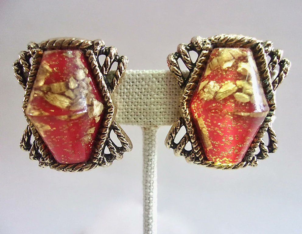 renaissancefai's tweet photo. Vintage Selro Selini Style Red Confetti Lucite Bracelet Earring Set MCM
https://t.co/aFsvSbiwPU?
#jewelrySet #confetti #braceletEarrings #set #Lucite #red #extraWide #chunky #runway #statement #gold #anitquiedGoldTone #vintage #hollywood #glamour #Selro #shell #resin https://t.co/DthALOOhVj