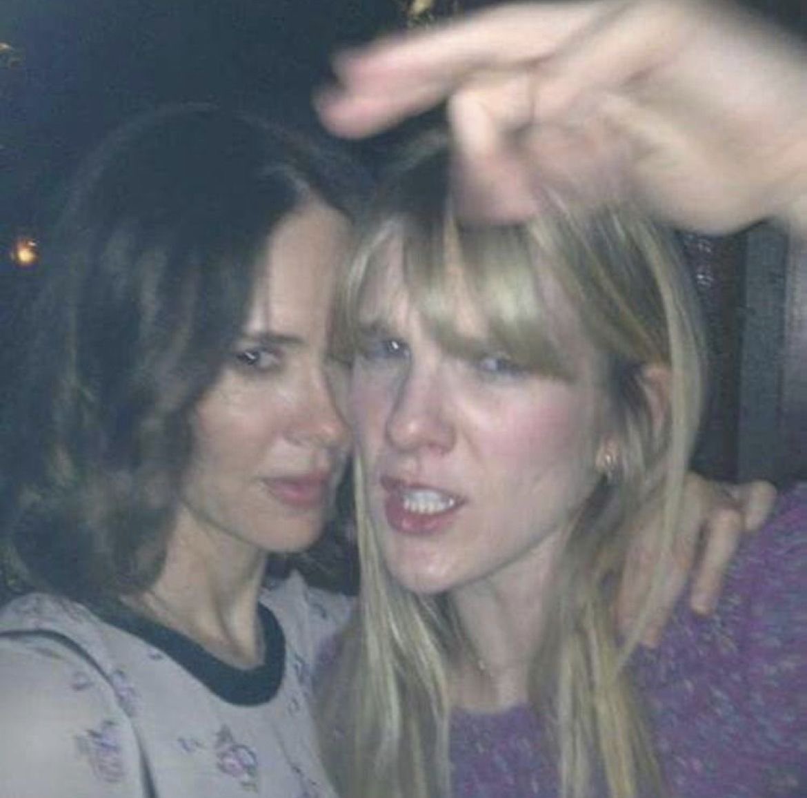 sarahpaulson's tweet photo. saudades de quando a sarah paulson e a lily rabe viviam na farra juntas https://t.co/0gqrsJnT5V