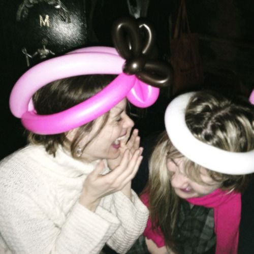 sarahpaulson's tweet photo. saudades de quando a sarah paulson e a lily rabe viviam na farra juntas https://t.co/0gqrsJnT5V
