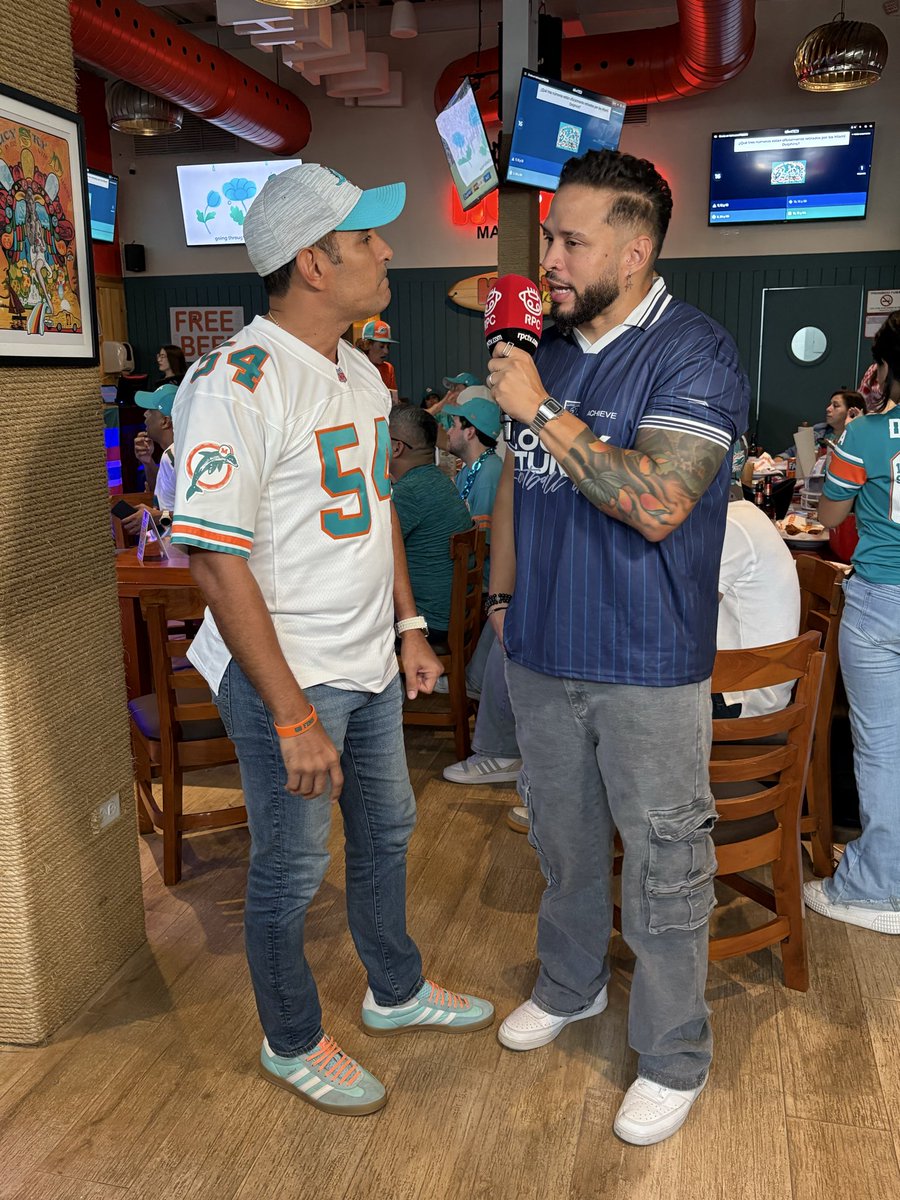 molakarla's tweet photo. Parece que nos estamos acoplando. Hay que ser pacientes, si no, no se puede ser un @MiamiDolphins fan!
Hoy vimos el game con nuestra comunidad de #Dolfans y con transmisión en vivo de @deportes_rpc
Gracias a @luigimacrini nuestro presidente por la organización.
#FINSUP https://t.co/O3BSRr69cR