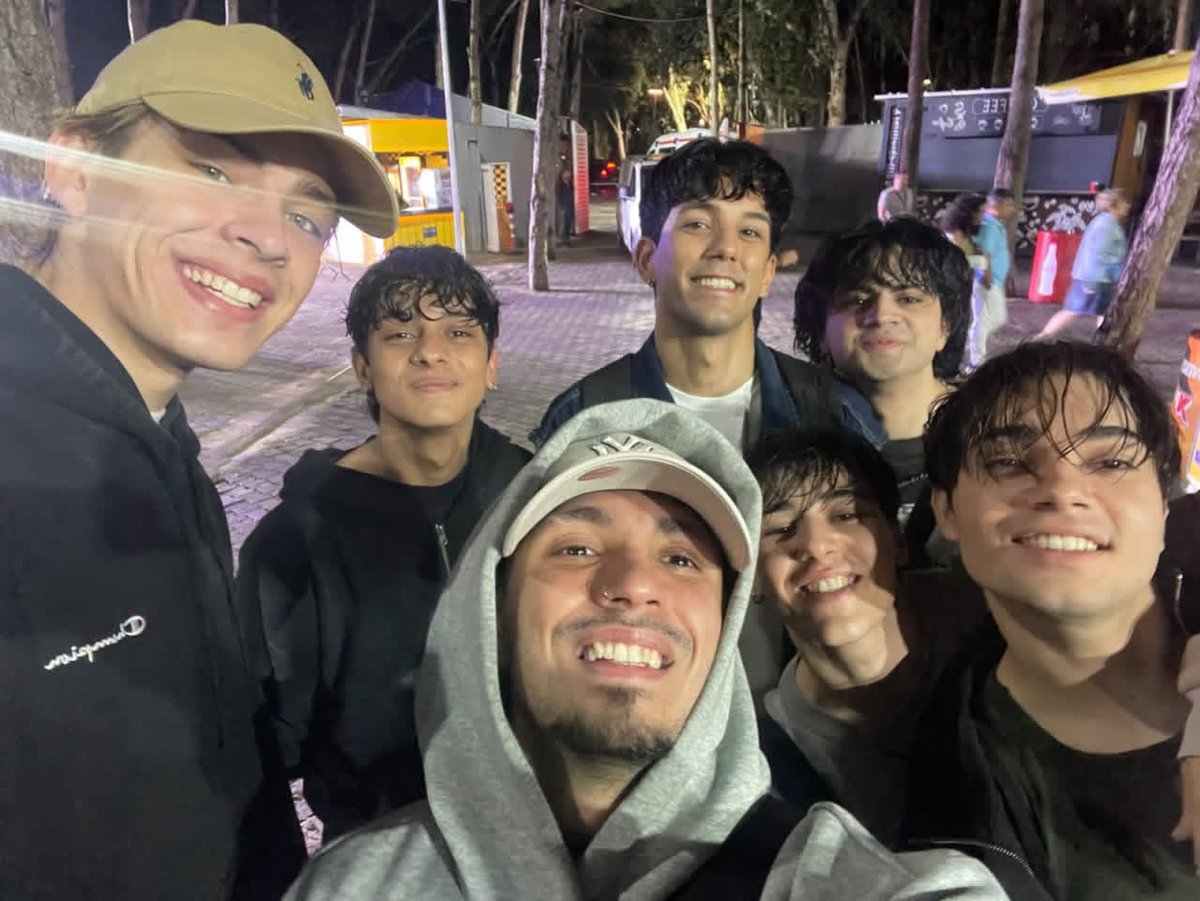 briedns's tweet photo. AAAWWWWWW 🧿🧿🤏🏻🤏🏻🤏🏻🤏🏻🤏🏻🤏🏻🤏🏻🤏🏻 https://t.co/tKOSIFCuTP