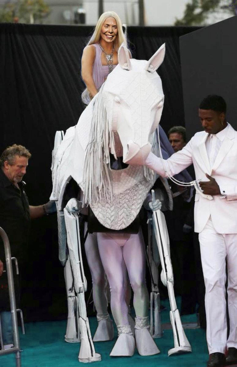 JoniCrave's tweet photo. Despite having ZERO nominations or need to be there, Joni Mitchell has arrived to the #VMAS on top of a white horse… https://t.co/ggPIGxkDa0
