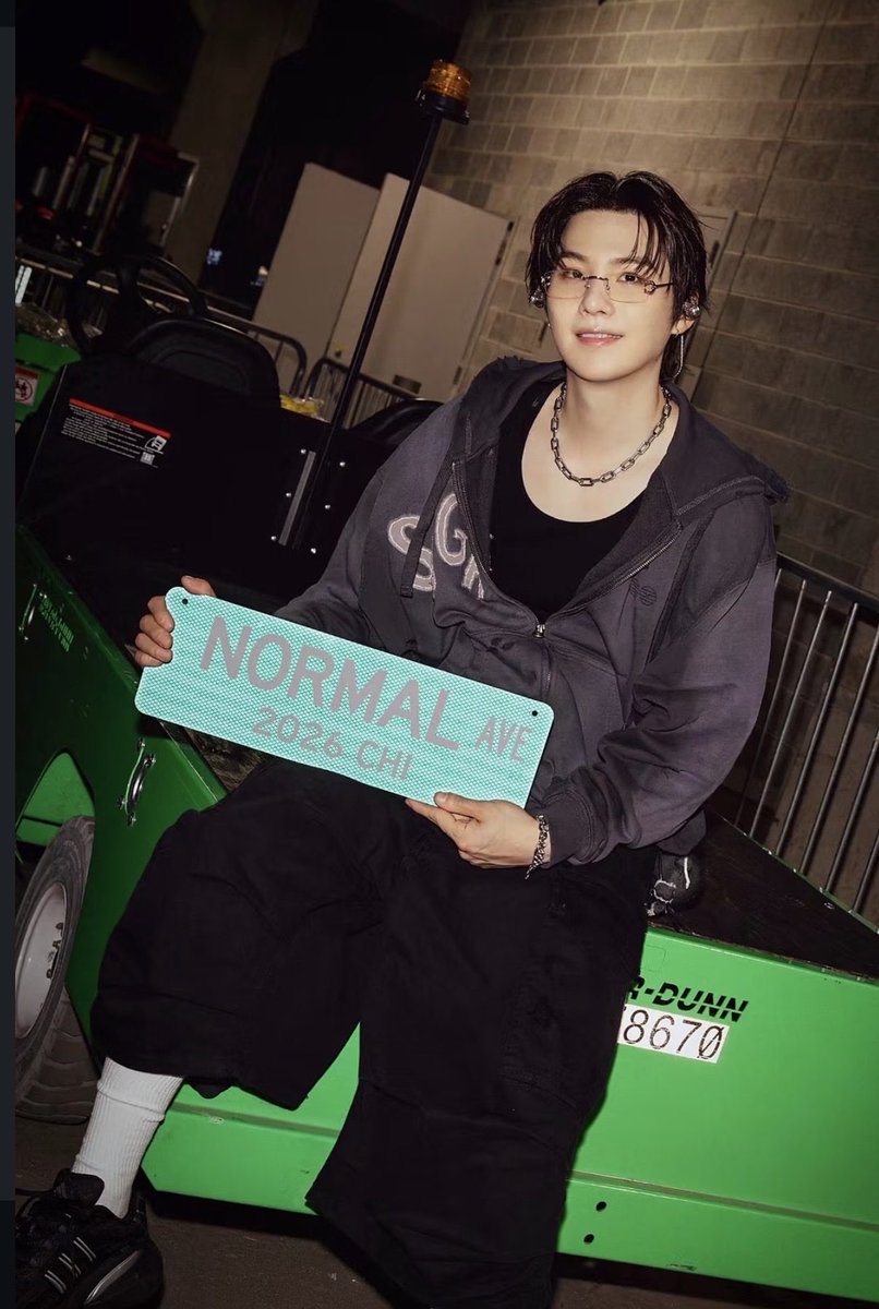 Victoria_blegh's tweet photo. Nothing I love more than Yoongi in glasses 🙂‍↔️ https://t.co/sSfuVEQsOi