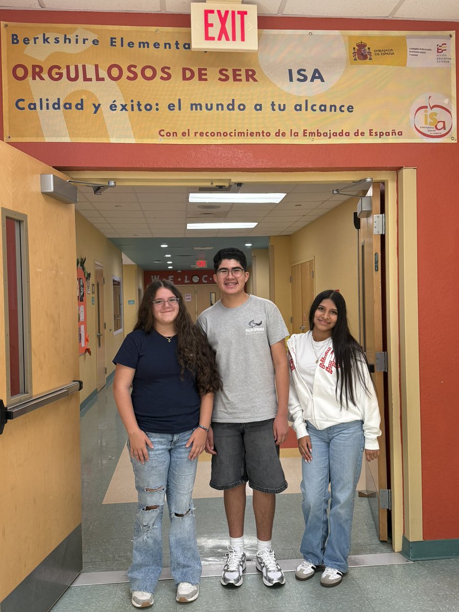 PSMSChoice's tweet photo. Thank you @BerkieBulldogs for such a warm welcome…we loved presenting our Choice Programs to your 5th grade bulldogs!! 🌎🎶💃🏻 @palmspringsms can’t wait to welcome these scholars into our Stingray family!! 💙🌊 @SDPBCChoiceCTE https://t.co/abJ2XRyeMx