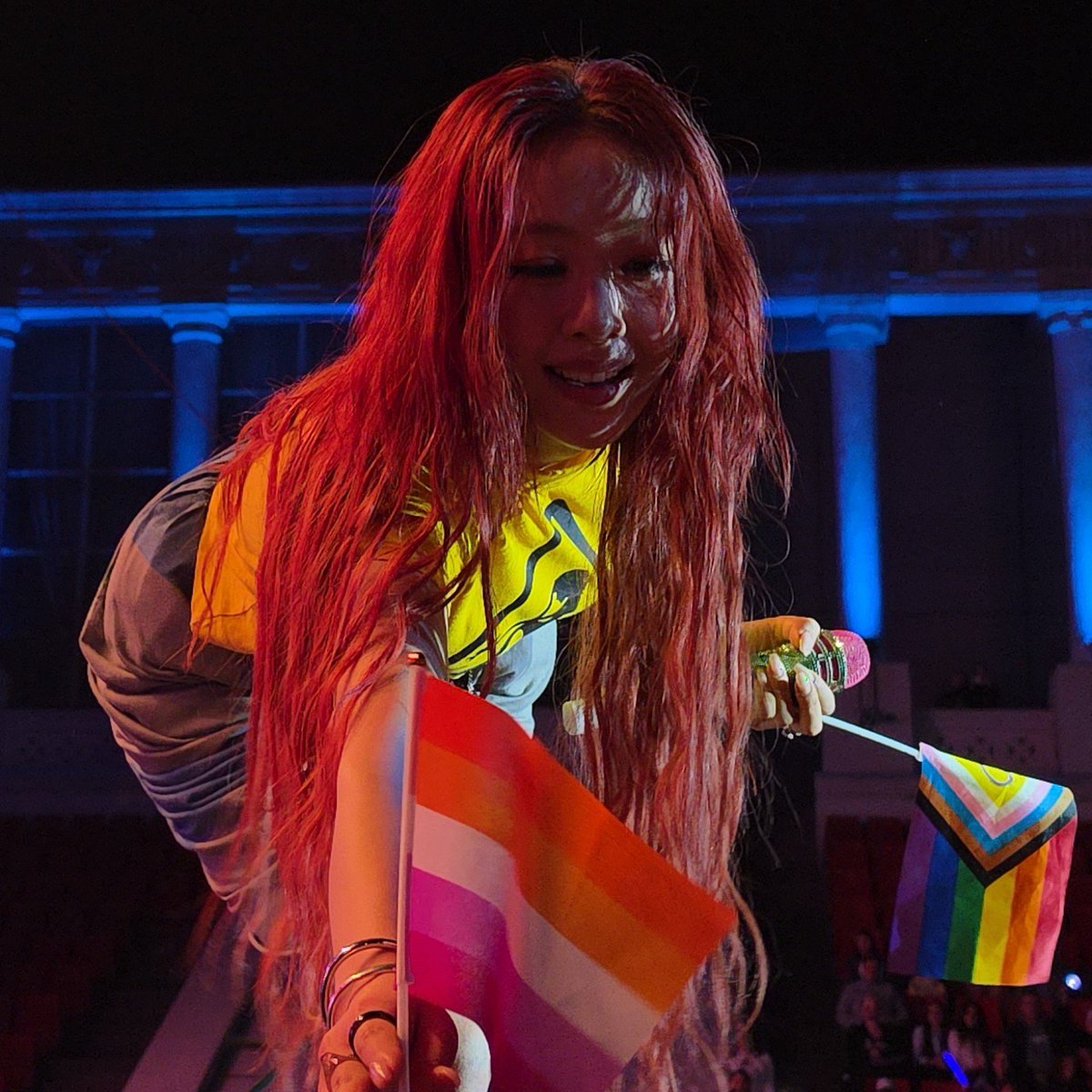 ghostingyu's tweet photo. the photos i took of yves with lesbian and lgbt flags :) https://t.co/PXD2ERK8P4