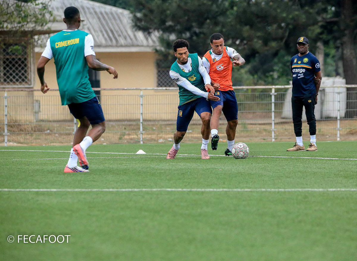LEquipe237's tweet photo. 🇨🇬 Congo vs Cameroun 🇨🇲 

les Lions Indomptables poursuivent leur préparation à Brazzaville avec une séance technico-tactique intense. Bryan Mbeumo et ses coéquipiers affûtent leurs armes avant le grand rendez-vous. 🦁🇨🇲 #lequipe237

Dernière séance ce 28 septembre, avant le choc du 29 septembre au stade Alphonse Massamba-Débat. Tous derrière les Lions Indomptables ! 🦁🇨🇲