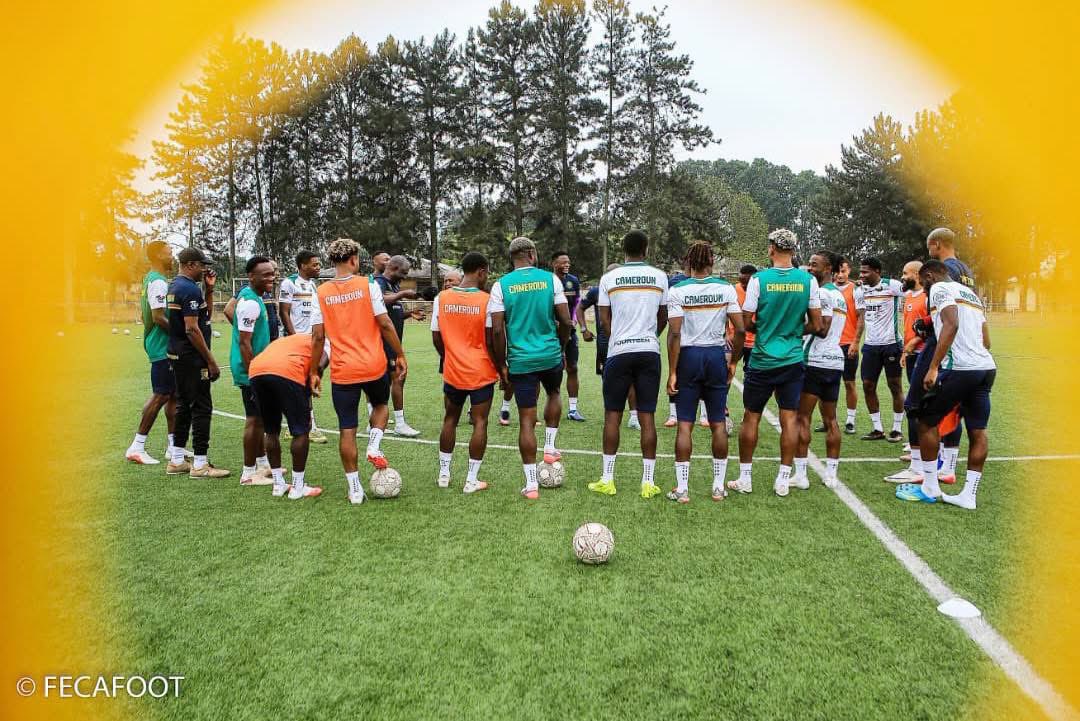 LEquipe237's tweet photo. 🇨🇬 Congo vs Cameroun 🇨🇲 

les Lions Indomptables poursuivent leur préparation à Brazzaville avec une séance technico-tactique intense. Bryan Mbeumo et ses coéquipiers affûtent leurs armes avant le grand rendez-vous. 🦁🇨🇲 #lequipe237

Dernière séance ce 28 septembre, avant le choc du 29 septembre au stade Alphonse Massamba-Débat. Tous derrière les Lions Indomptables ! 🦁🇨🇲