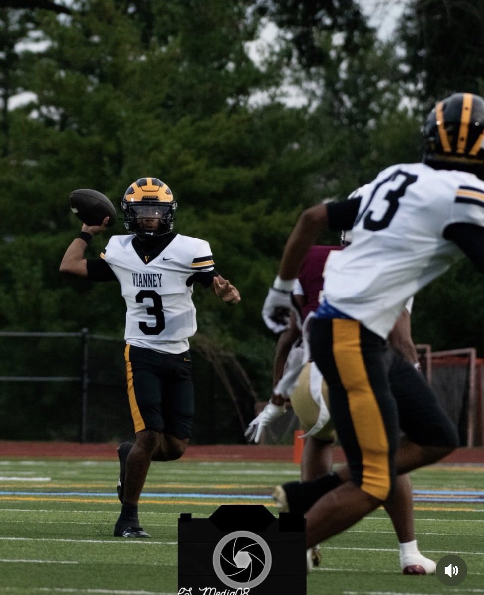 H3_FutrellJr's tweet photo. Game against a good team De Smet high school. Just working💪🏾
Passing yards 244
Passing touchdowns 3
QB1 Da Cheat Code
C/O 2030
#tyy
@CoachADavis15 @sixstarfootball @6starfootballMO @PrepRedzoneMO  @nielstopczynski @AllenTrieu @CoachStarkey20 @CoachReedLive @JPRockMO @espn https://t.co/ScPU5cwGPe